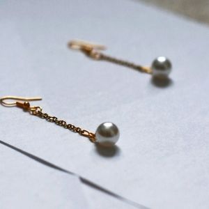 Gold chain pearl drop earrings